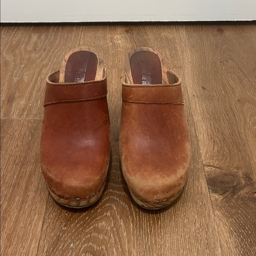 Women’s Brown Leather Clogs